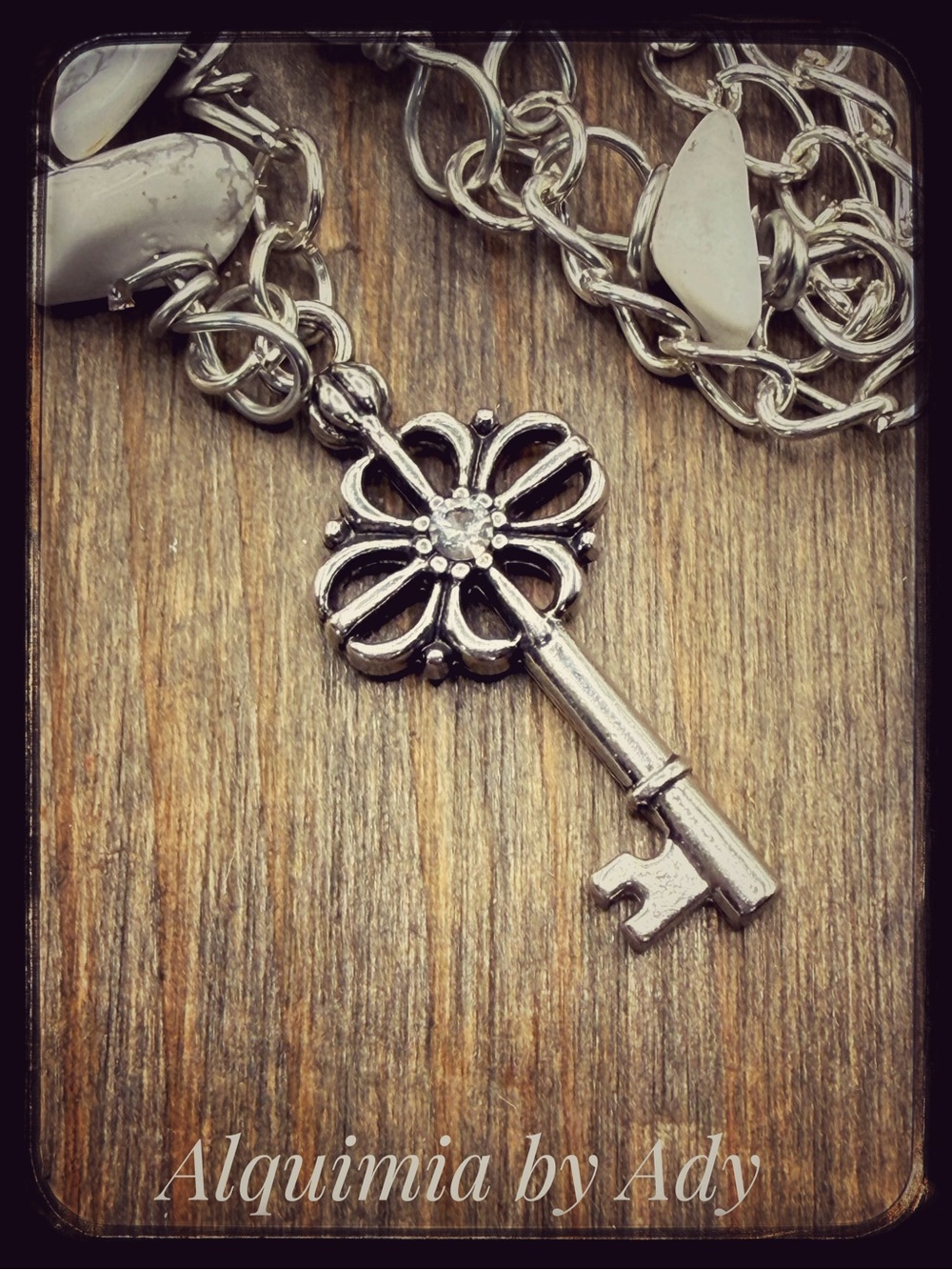 Alquimia White Howlite Bead Necklace with Floral Key Charm - Picture 5 of 6